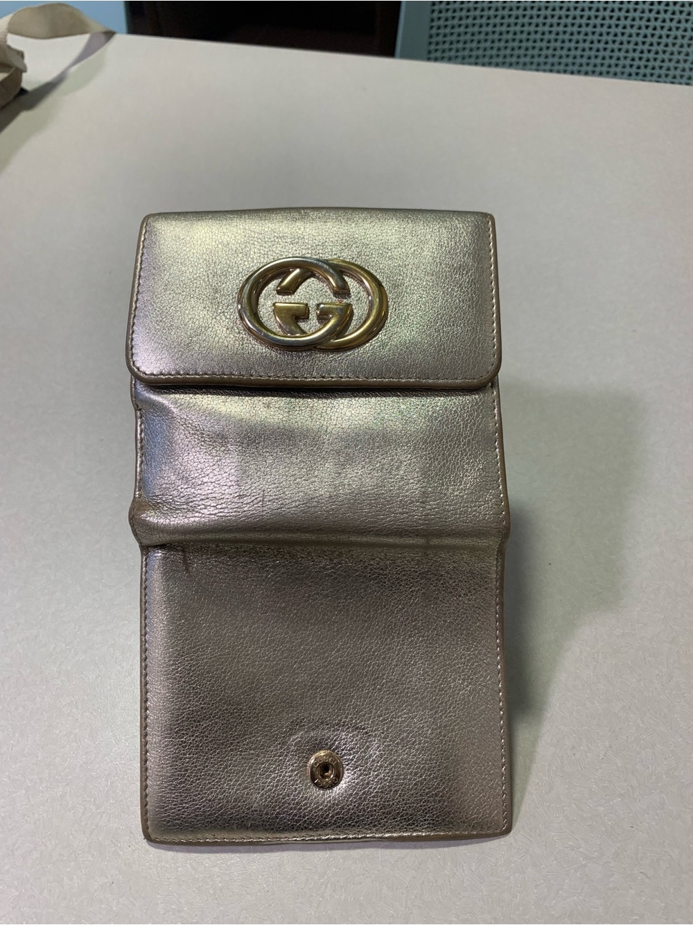 Gucci Gg Britt Compact Wallet Metallic Gold Leather - Picture 3 of 7